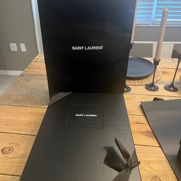 Saint Laurent - Picture 2 of 5